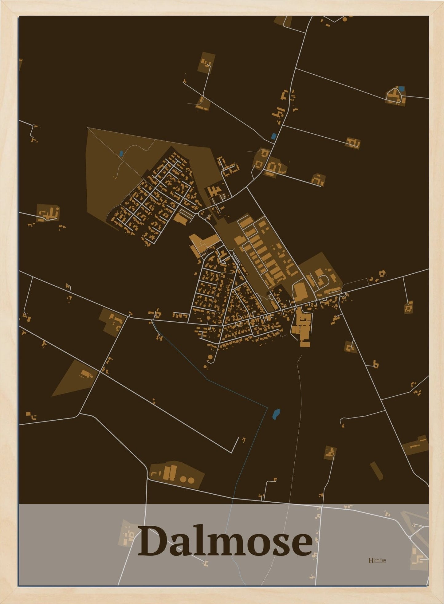 Dalmose plakat i farve mørk brun og HjemEgn.dk design firkantet. Design bykort for Dalmose