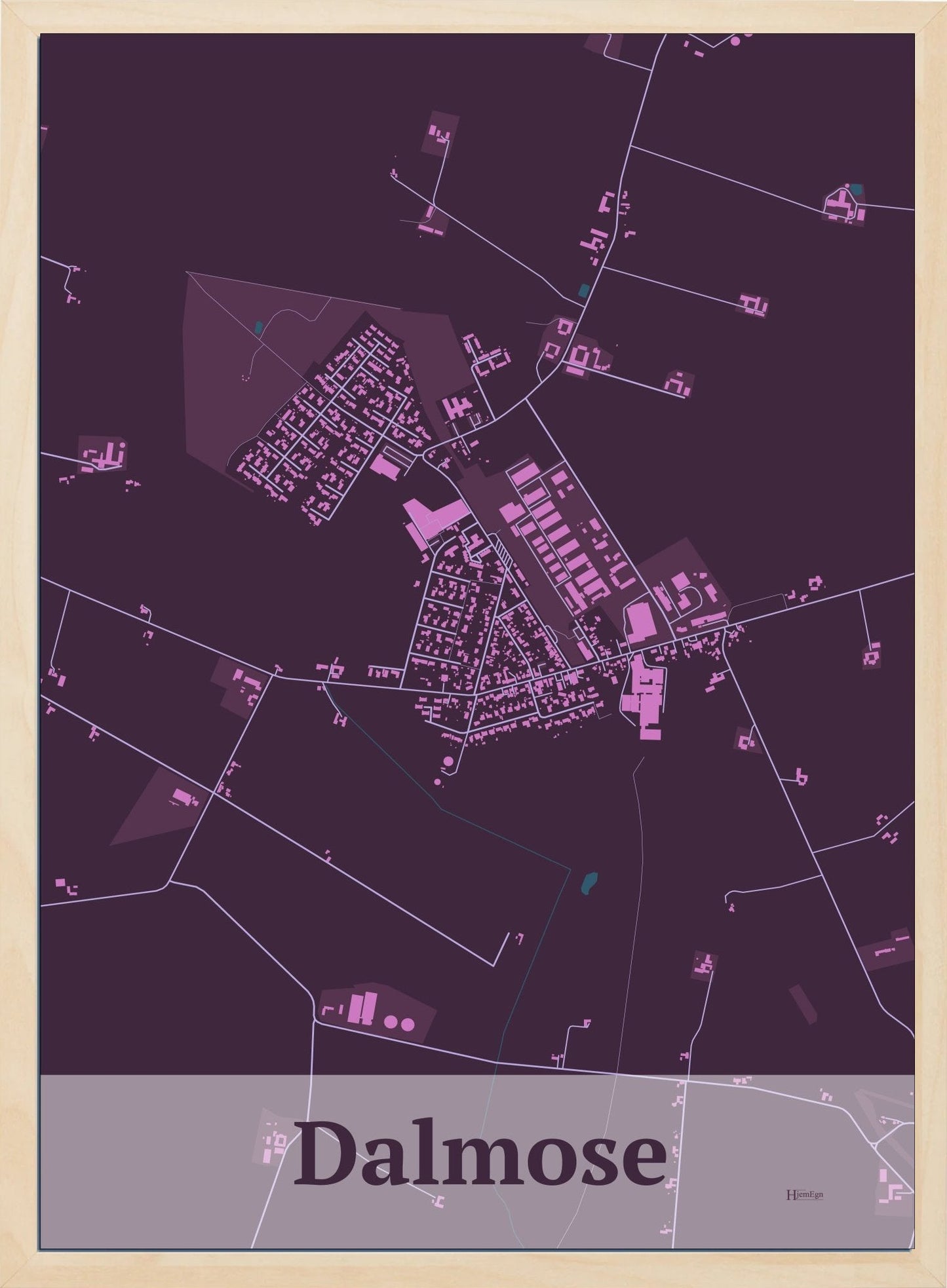Dalmose plakat i farve mørk rød og HjemEgn.dk design firkantet. Design bykort for Dalmose