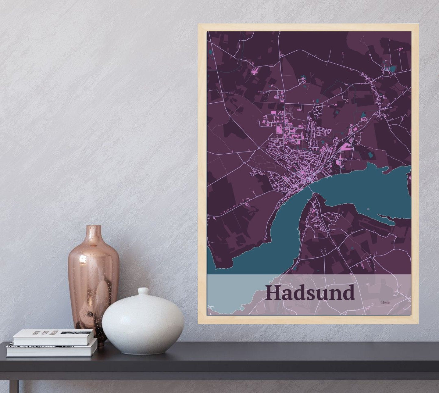 Hadsund plakat i farve  og HjemEgn.dk design firkantet. Design bykort for Hadsund