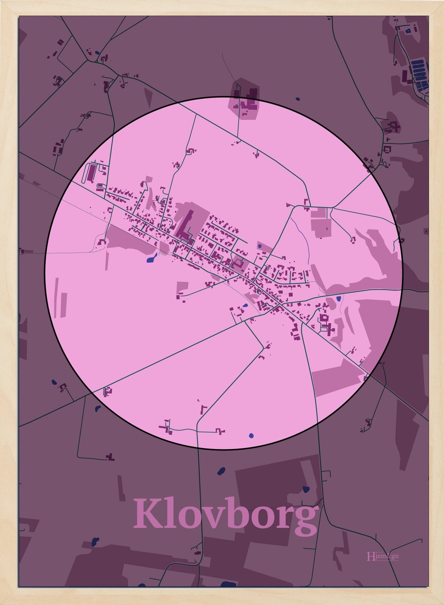 Klovborg plakat i farve pastel rød og HjemEgn.dk design centrum. Design bykort for Klovborg