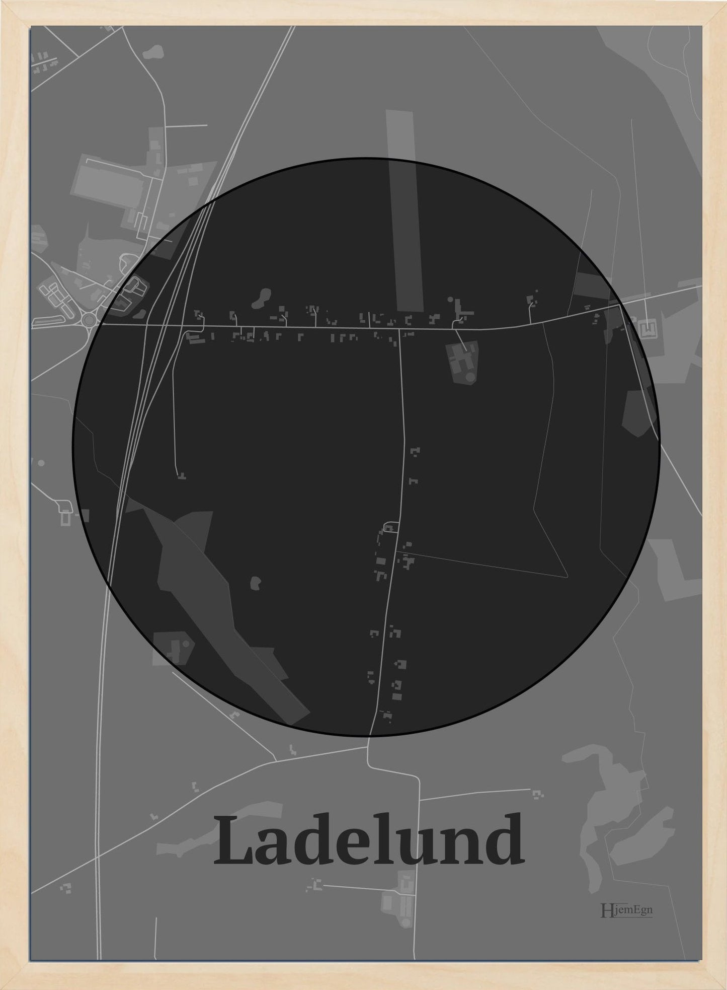 Ladelund plakat i farve mørk grå og HjemEgn.dk design centrum. Design bykort for Ladelund