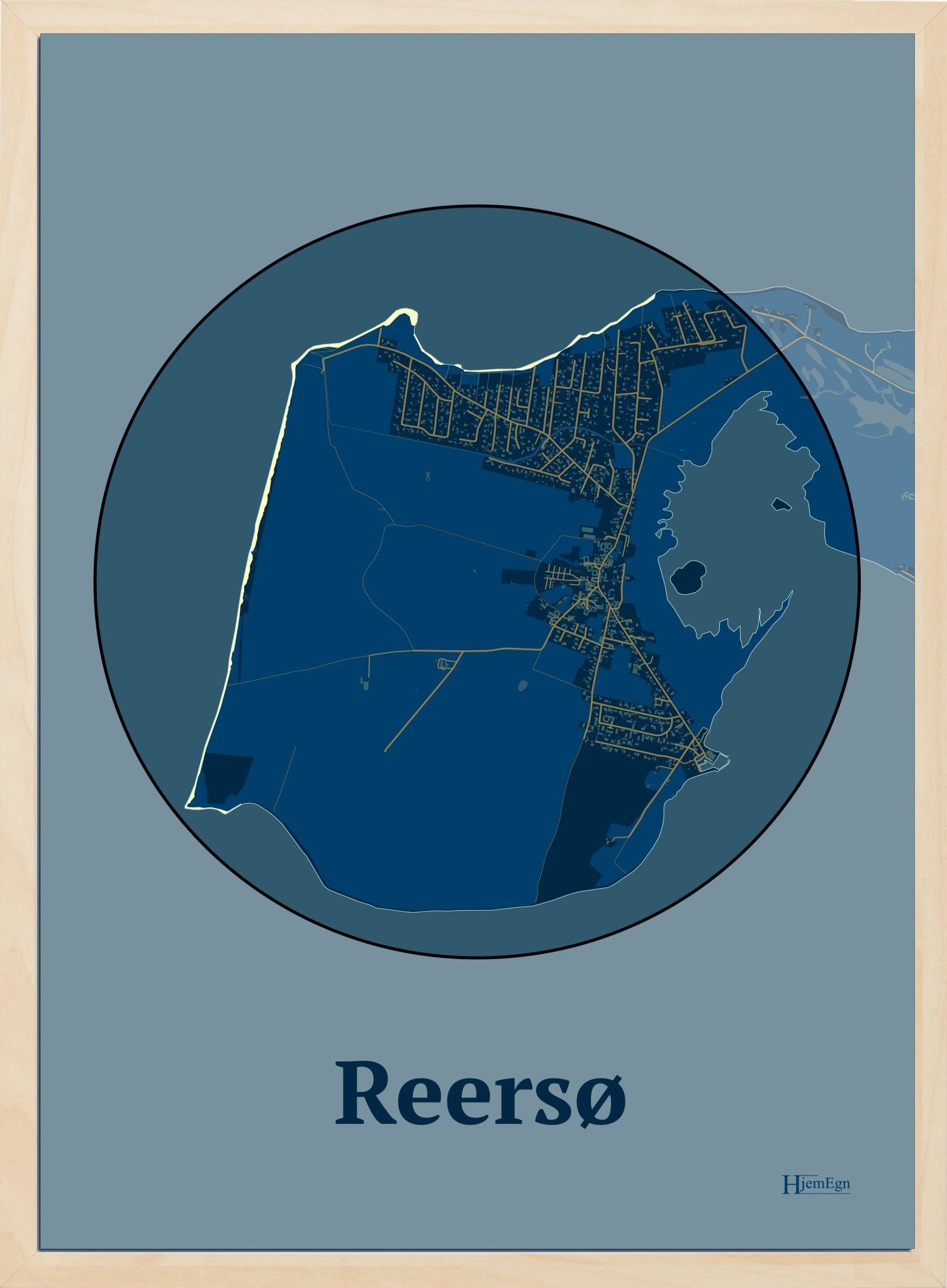 Reersø plakat i farve mørk blå og HjemEgn.dk design centrum. Design bykort for Reersø