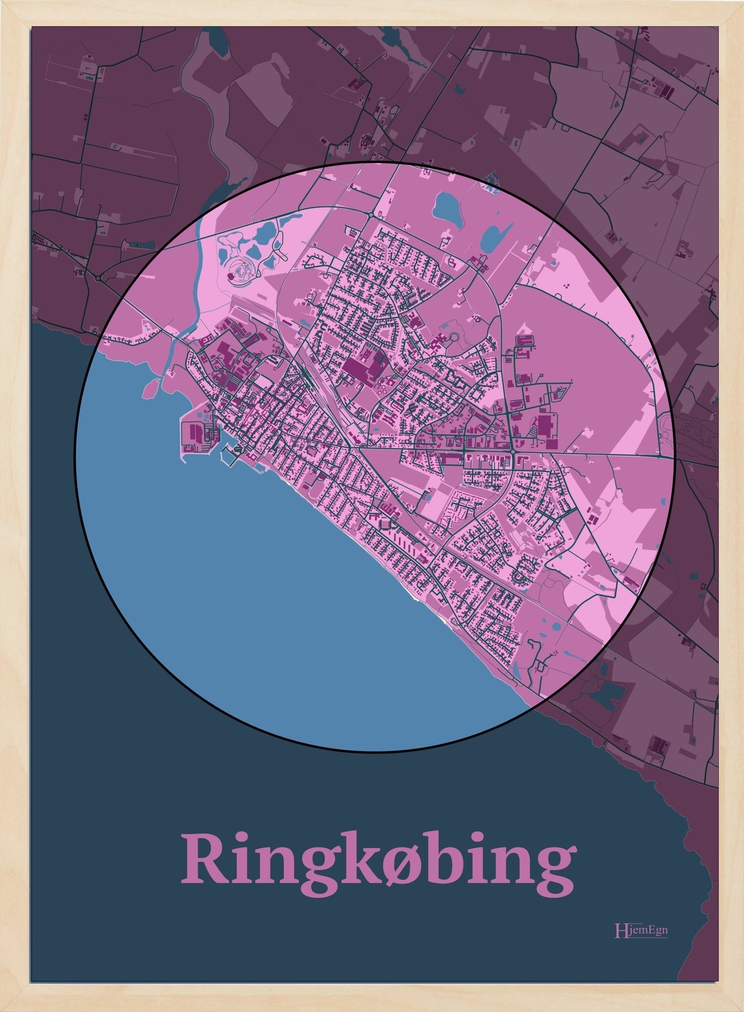 Ringkøbing plakat i farve pastel rød og HjemEgn.dk design centrum. Design bykort for Ringkøbing