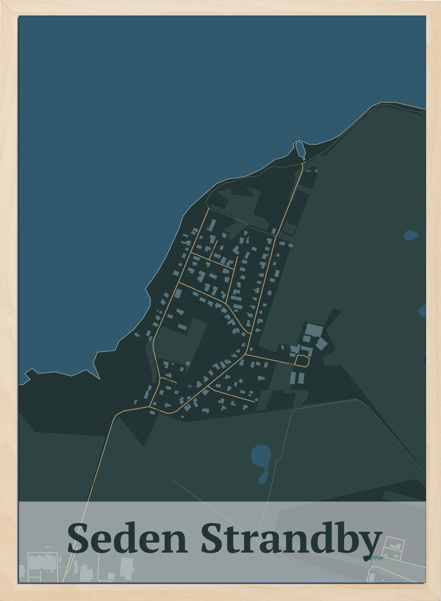 Seden Strandby plakat i pastel rød og HjemEgn.dk design firkantet. Design bykort for Seden Strandby