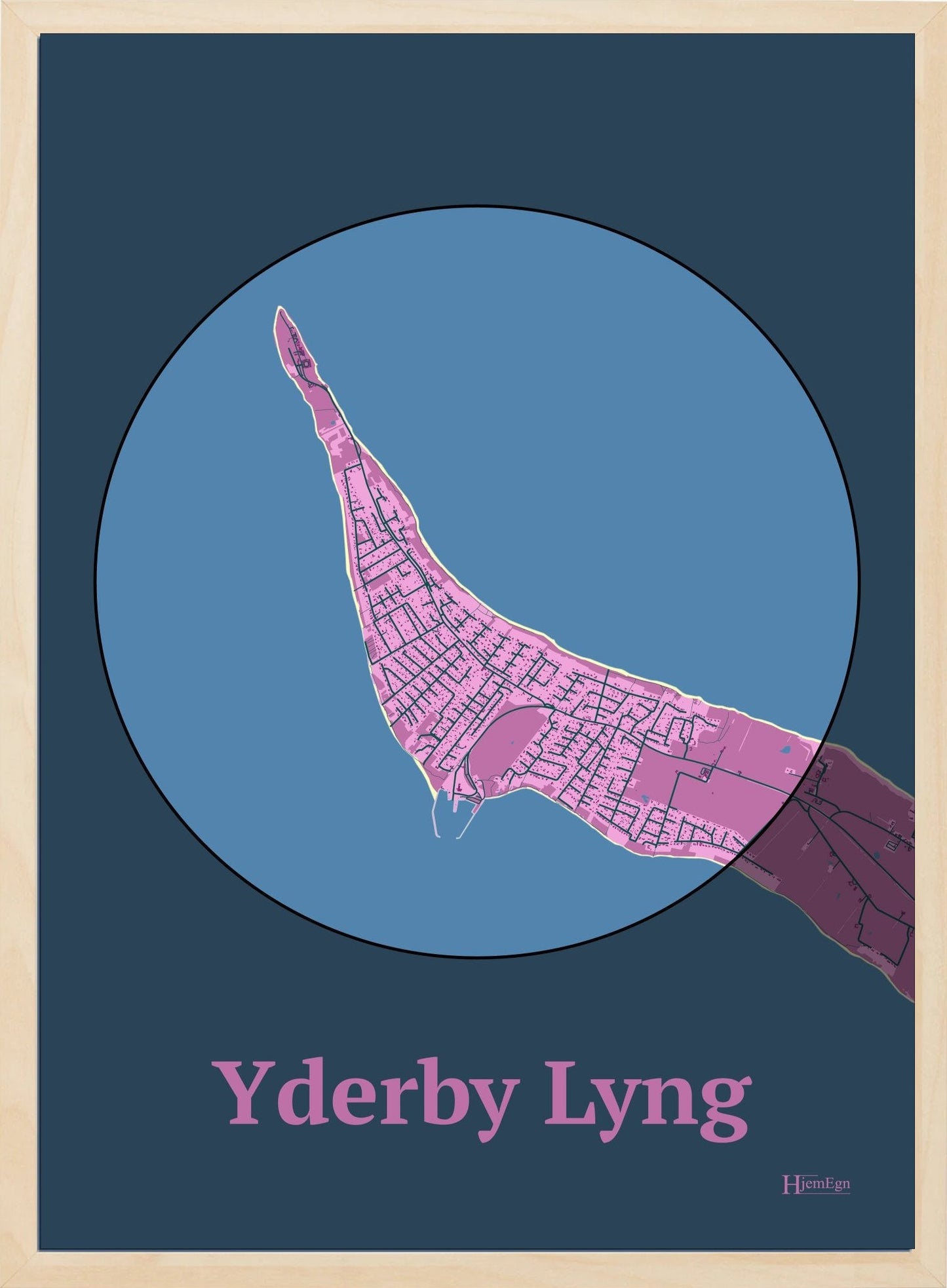 Yderby Lyng plakat i farve pastel rød og HjemEgn.dk design centrum. Design bykort for Yderby Lyng